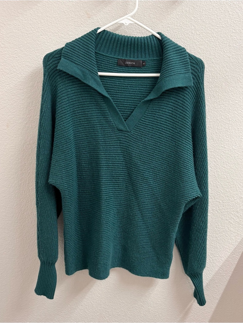 Zessica Ribbed V‑Neck Sweater with Folded Collar • Small